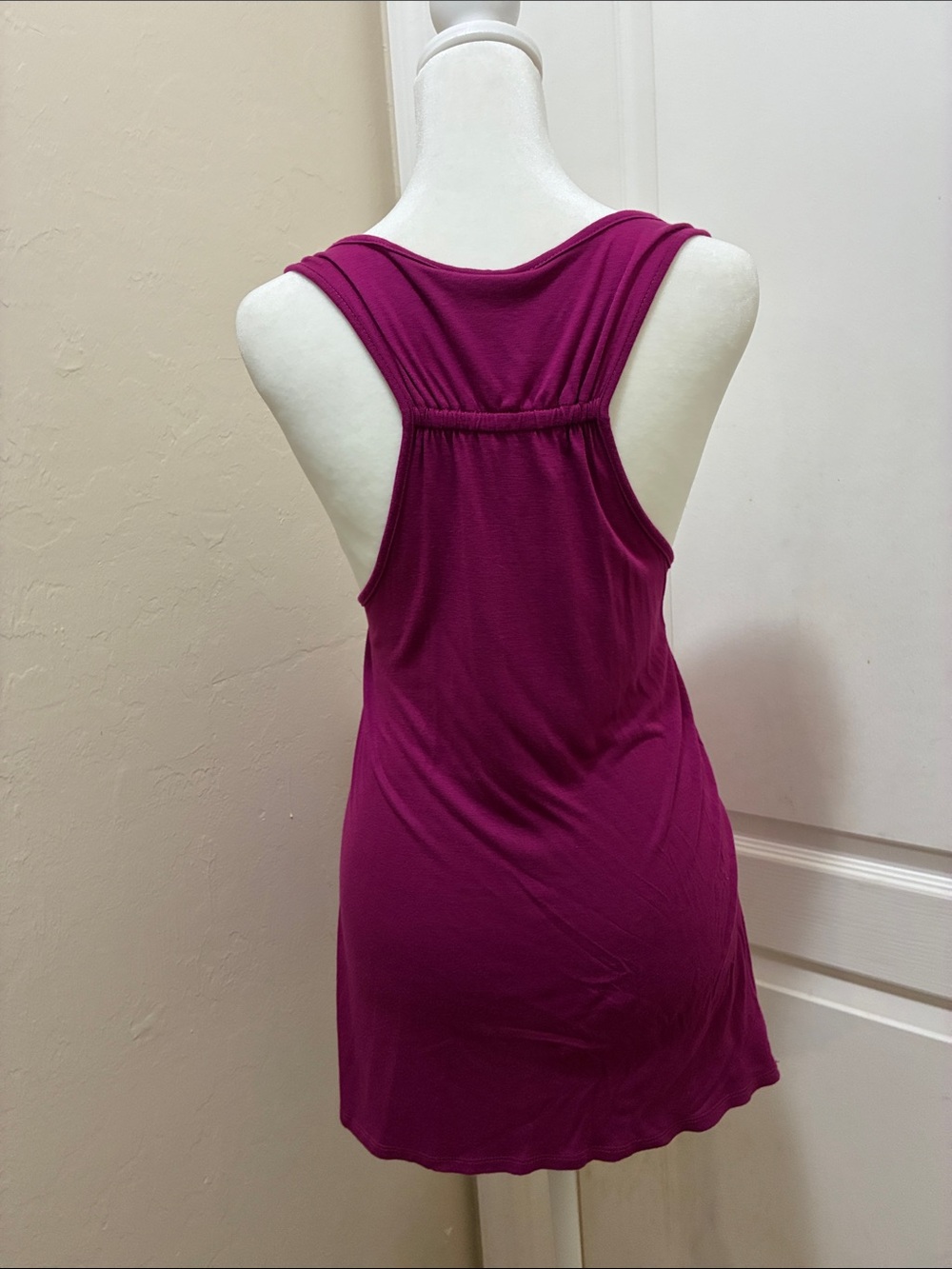 Eyeshadow Magenta Sequin Tank Top Excellent Pre Owned Condition - Picture 2 of 6